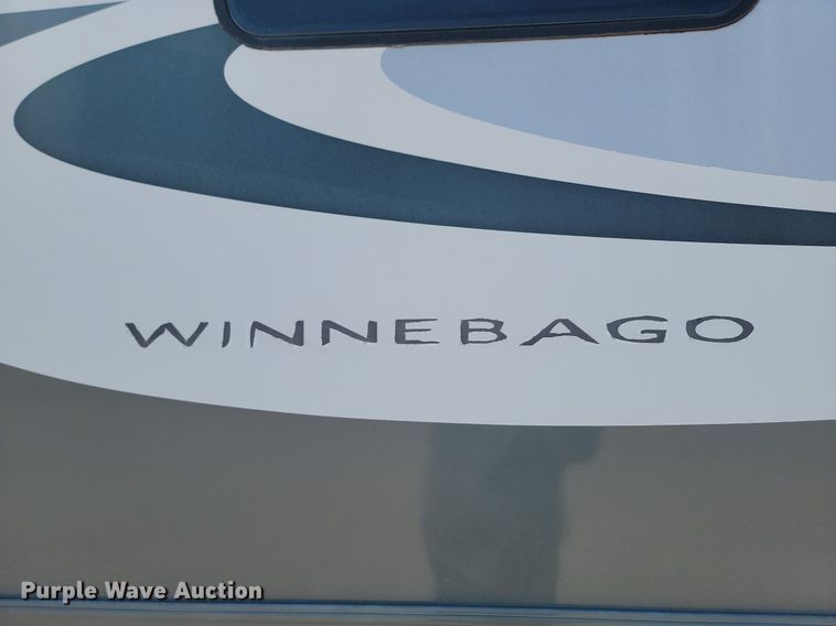 image for item NZ9932 2006 Winnebago Adventurer 35A RV