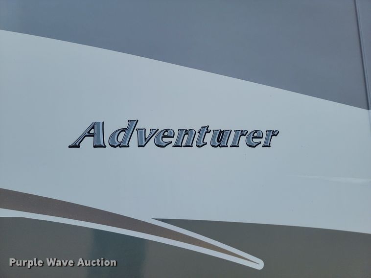 image for item NZ9932 2006 Winnebago Adventurer 35A RV