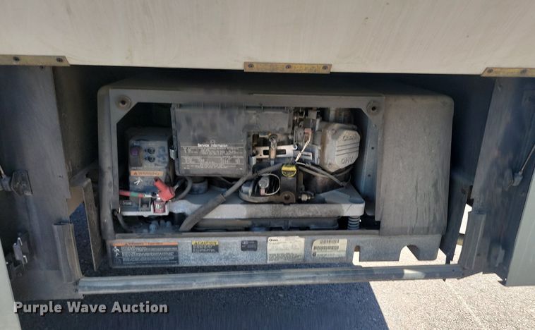 image for item NZ9932 2006 Winnebago Adventurer 35A RV