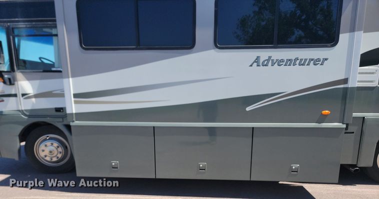 image for item NZ9932 2006 Winnebago Adventurer 35A RV