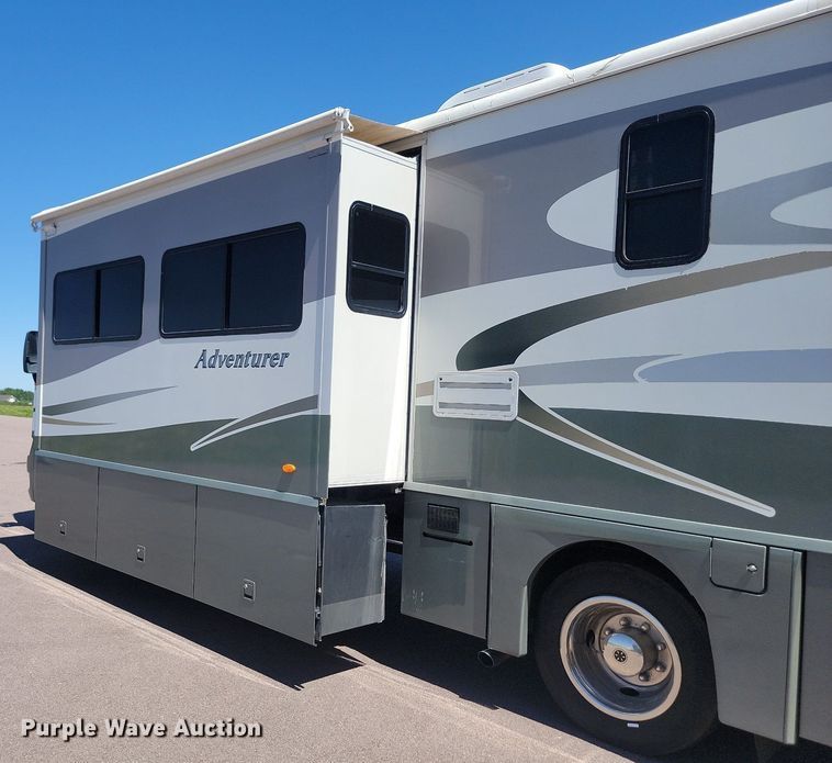 image for item NZ9932 2006 Winnebago Adventurer 35A RV