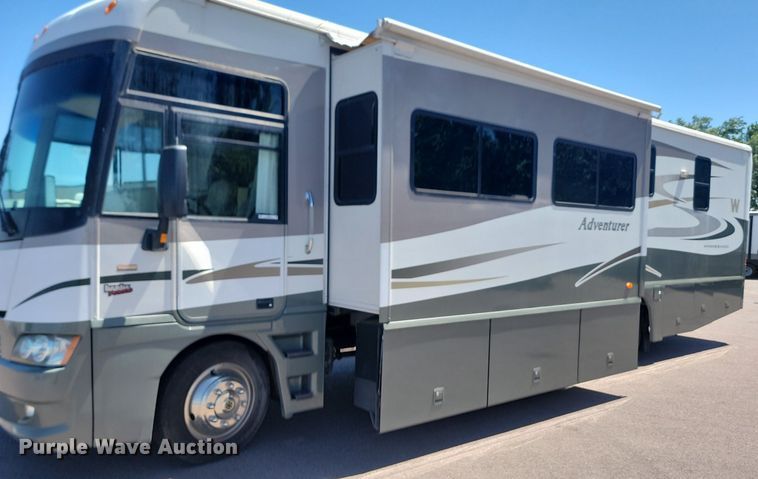 image for item NZ9932 2006 Winnebago Adventurer 35A RV