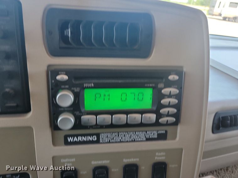 image for item NZ9932 2006 Winnebago Adventurer 35A RV