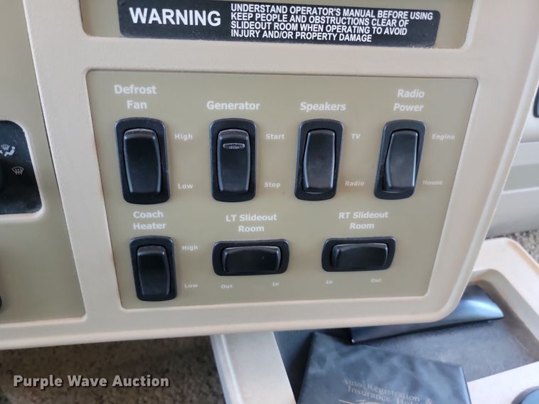 image for item NZ9932 2006 Winnebago Adventurer 35A RV