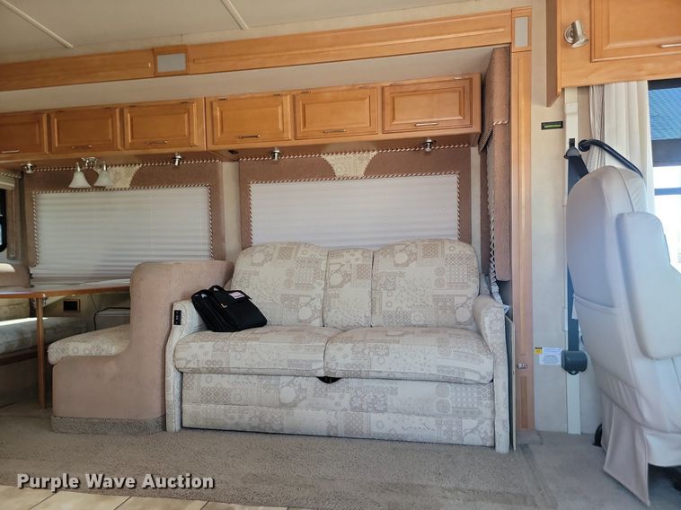 image for item NZ9932 2006 Winnebago Adventurer 35A RV