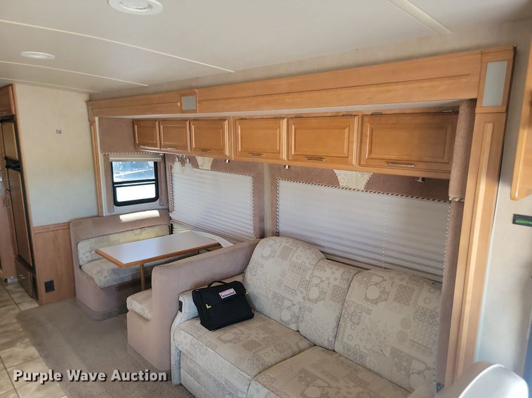 image for item NZ9932 2006 Winnebago Adventurer 35A RV