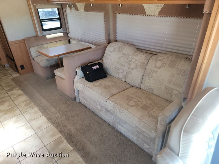 image for item NZ9932 2006 Winnebago Adventurer 35A RV