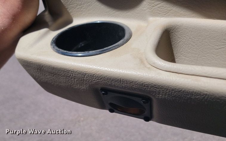 image for item NZ9932 2006 Winnebago Adventurer 35A RV