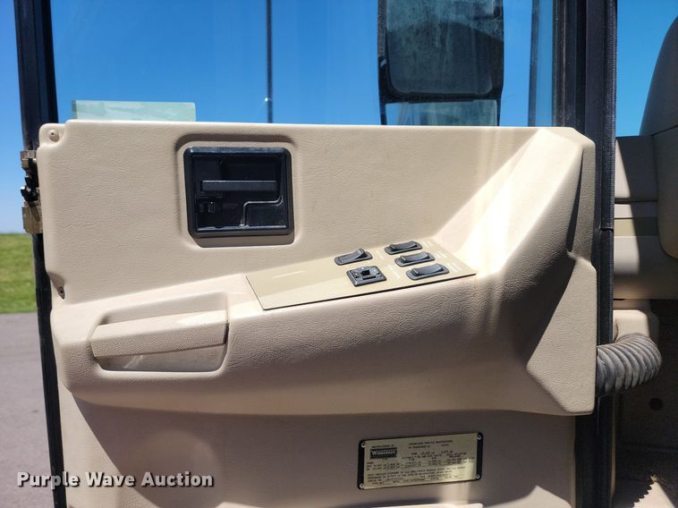 image for item NZ9932 2006 Winnebago Adventurer 35A RV