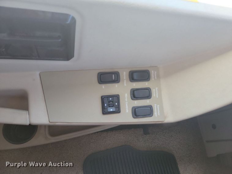 image for item NZ9932 2006 Winnebago Adventurer 35A RV