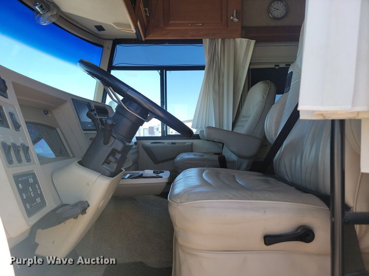 image for item NZ9932 2006 Winnebago Adventurer 35A RV