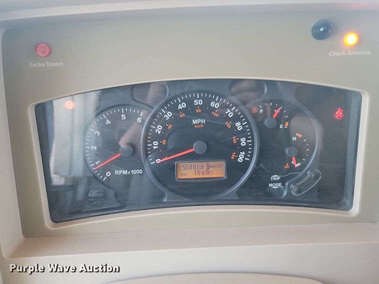 image for item NZ9932 2006 Winnebago Adventurer 35A RV