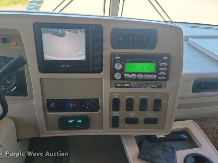 image for item NZ9932 2006 Winnebago Adventurer 35A RV