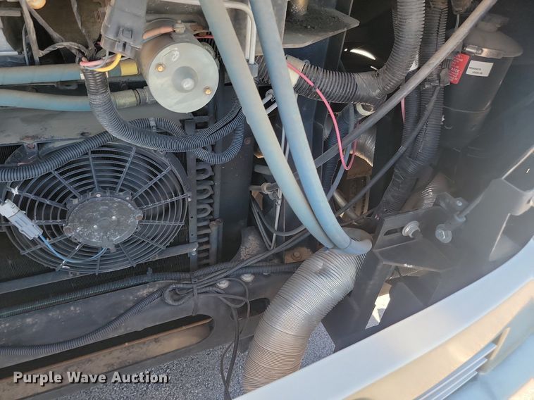 image for item NZ9932 2006 Winnebago Adventurer 35A RV