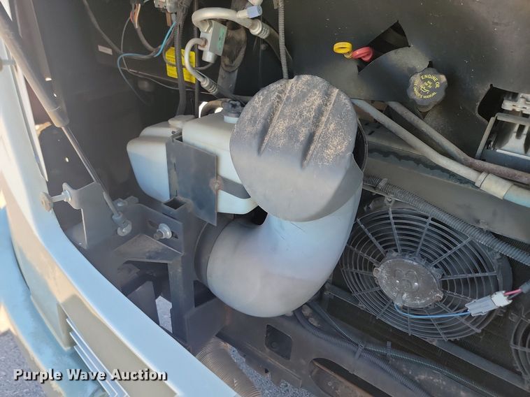 image for item NZ9932 2006 Winnebago Adventurer 35A RV