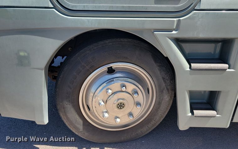 image for item NZ9932 2006 Winnebago Adventurer 35A RV