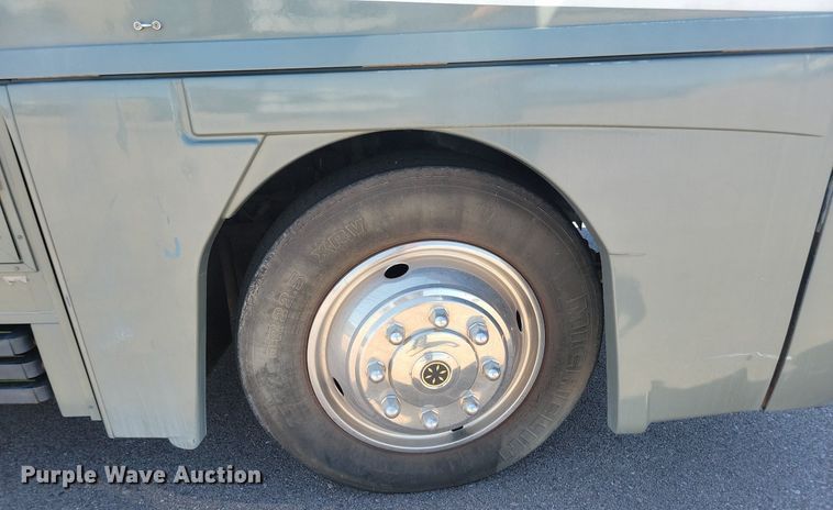 image for item NZ9932 2006 Winnebago Adventurer 35A RV