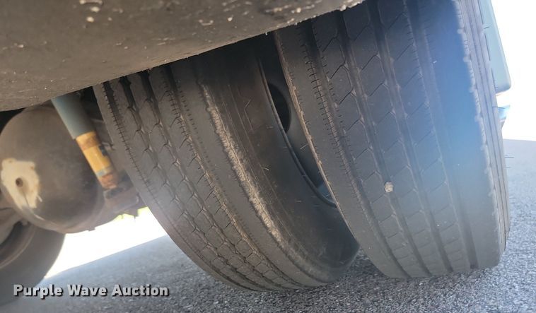 image for item NZ9932 2006 Winnebago Adventurer 35A RV