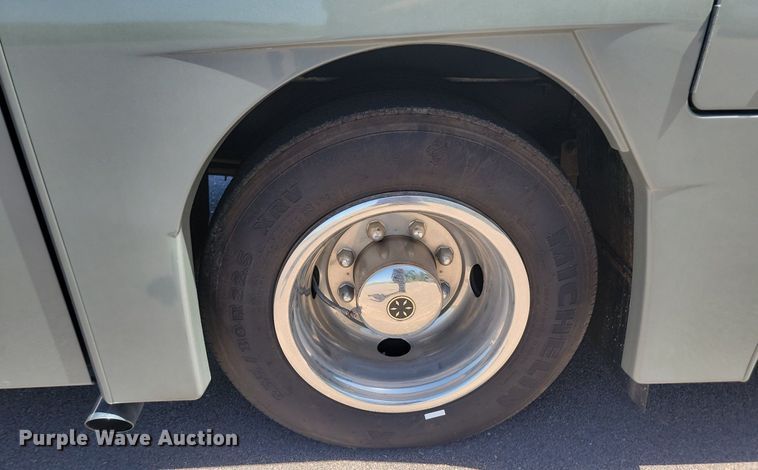 image for item NZ9932 2006 Winnebago Adventurer 35A RV