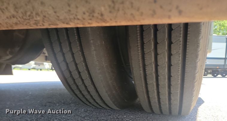 image for item NZ9932 2006 Winnebago Adventurer 35A RV