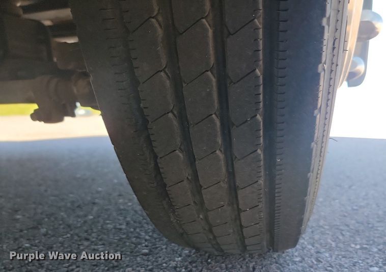 image for item NZ9932 2006 Winnebago Adventurer 35A RV