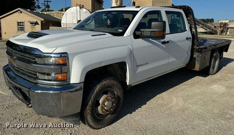 image for item OF9726 2018 Chevrolet  Silverado 3500 HD Crew Cab flatbed pickup truck