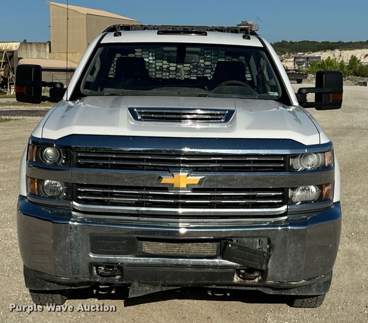 image for item OF9726 2018 Chevrolet  Silverado 3500 HD Crew Cab flatbed pickup truck