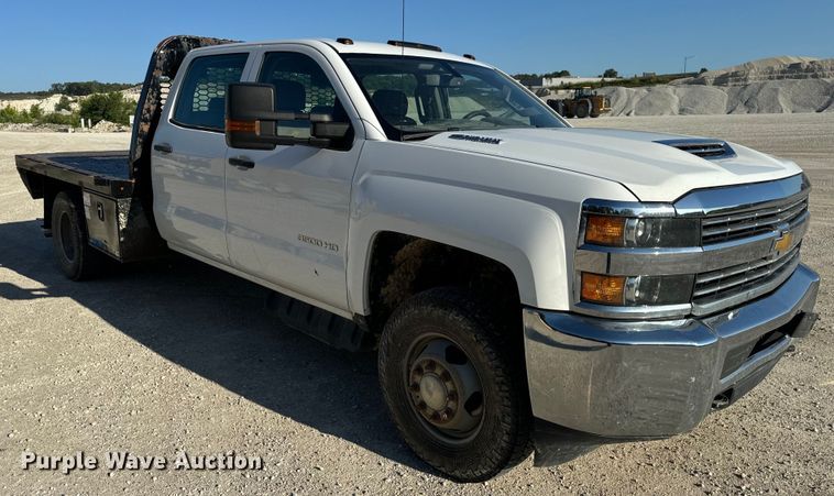 image for item OF9726 2018 Chevrolet  Silverado 3500 HD Crew Cab flatbed pickup truck