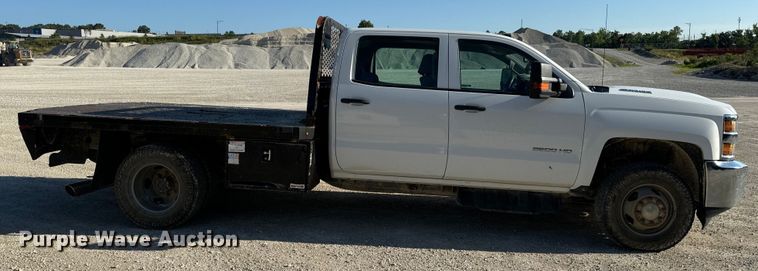 image for item OF9726 2018 Chevrolet  Silverado 3500 HD Crew Cab flatbed pickup truck