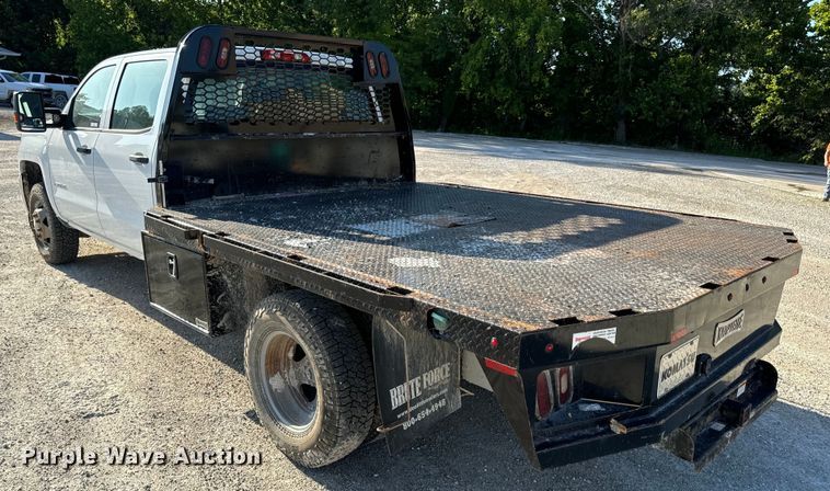 image for item OF9726 2018 Chevrolet  Silverado 3500 HD Crew Cab flatbed pickup truck