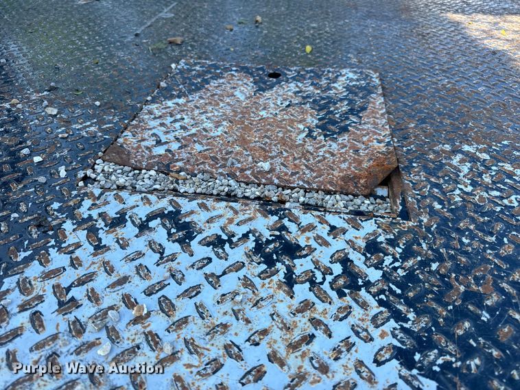 image for item OF9726 2018 Chevrolet  Silverado 3500 HD Crew Cab flatbed pickup truck