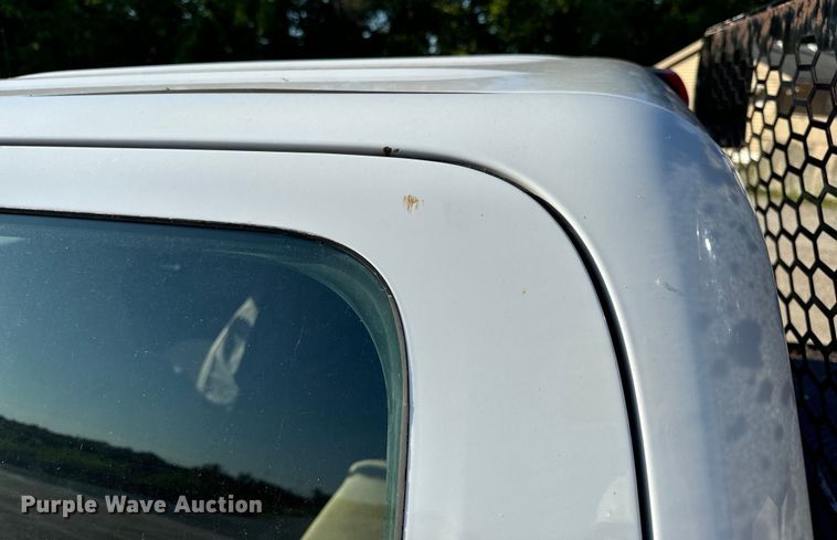 image for item OF9726 2018 Chevrolet  Silverado 3500 HD Crew Cab flatbed pickup truck