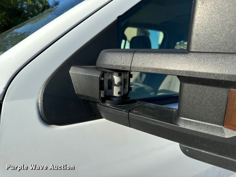 image for item OF9726 2018 Chevrolet  Silverado 3500 HD Crew Cab flatbed pickup truck