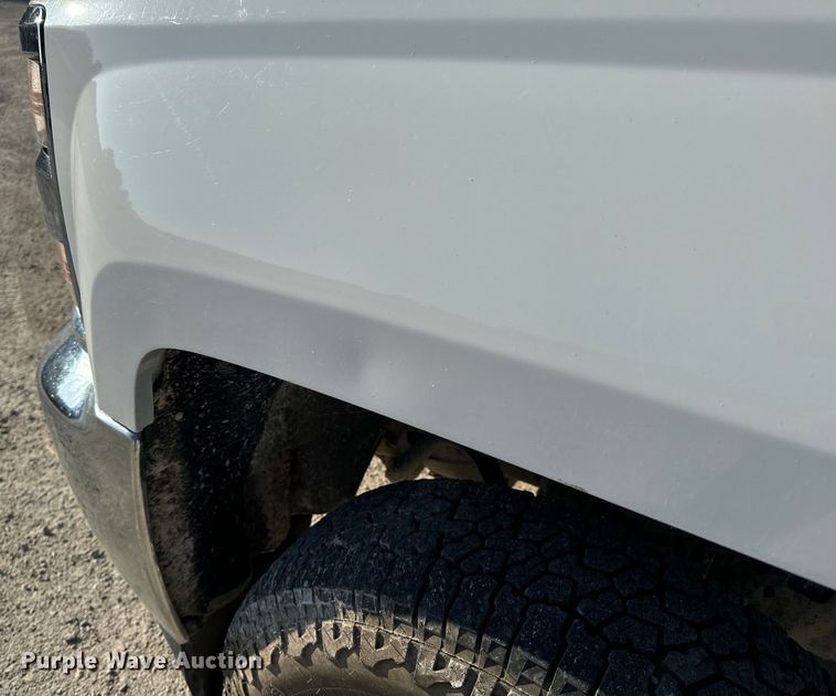 image for item OF9726 2018 Chevrolet  Silverado 3500 HD Crew Cab flatbed pickup truck