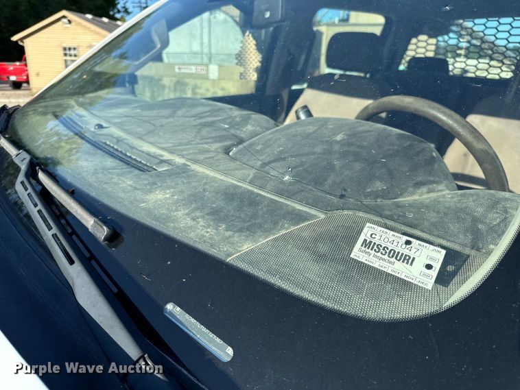 image for item OF9726 2018 Chevrolet  Silverado 3500 HD Crew Cab flatbed pickup truck