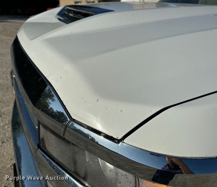 image for item OF9726 2018 Chevrolet  Silverado 3500 HD Crew Cab flatbed pickup truck