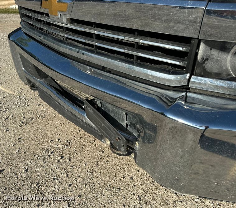 image for item OF9726 2018 Chevrolet  Silverado 3500 HD Crew Cab flatbed pickup truck