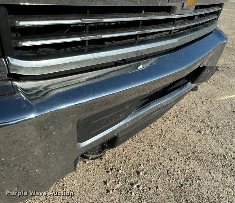 image for item OF9726 2018 Chevrolet  Silverado 3500 HD Crew Cab flatbed pickup truck