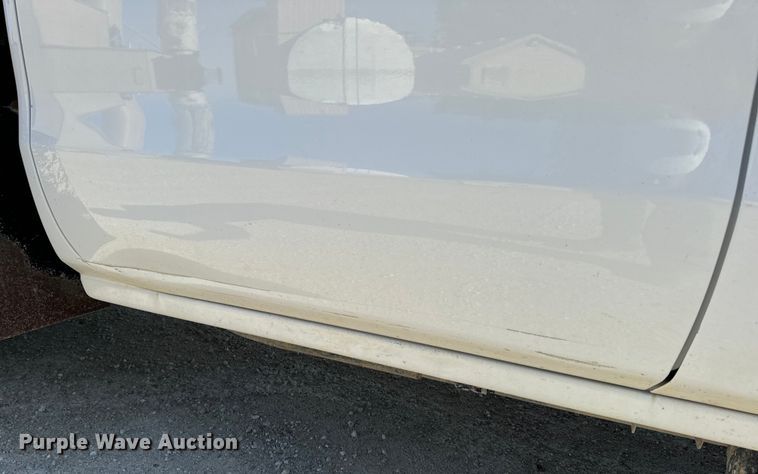 image for item OF9726 2018 Chevrolet  Silverado 3500 HD Crew Cab flatbed pickup truck