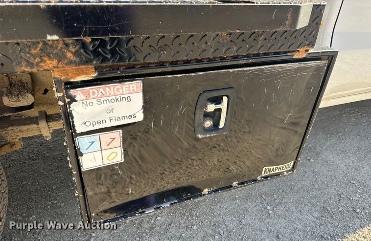 image for item OF9726 2018 Chevrolet  Silverado 3500 HD Crew Cab flatbed pickup truck