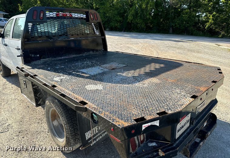 image for item OF9726 2018 Chevrolet  Silverado 3500 HD Crew Cab flatbed pickup truck