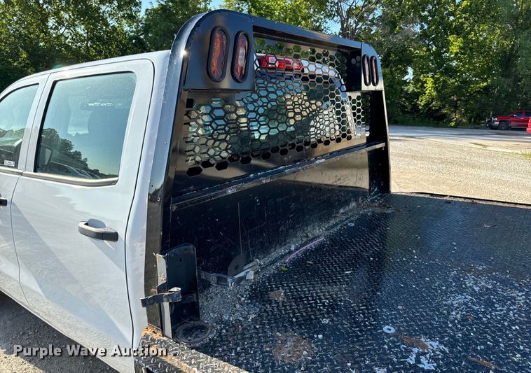 image for item OF9726 2018 Chevrolet  Silverado 3500 HD Crew Cab flatbed pickup truck