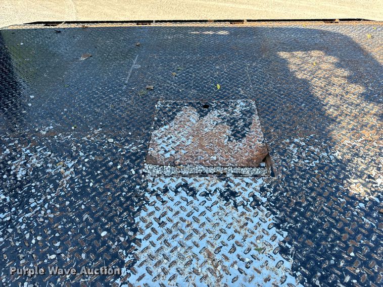 image for item OF9726 2018 Chevrolet  Silverado 3500 HD Crew Cab flatbed pickup truck