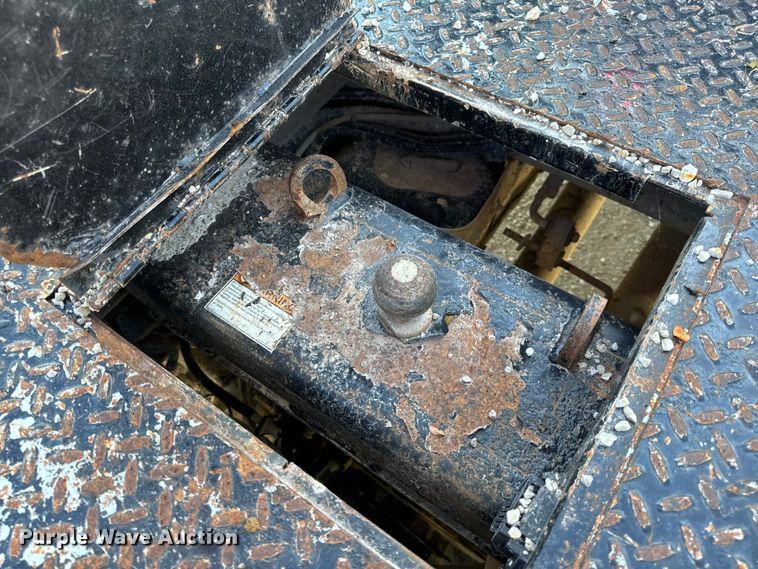 image for item OF9726 2018 Chevrolet  Silverado 3500 HD Crew Cab flatbed pickup truck