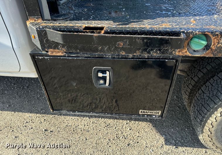 image for item OF9726 2018 Chevrolet  Silverado 3500 HD Crew Cab flatbed pickup truck