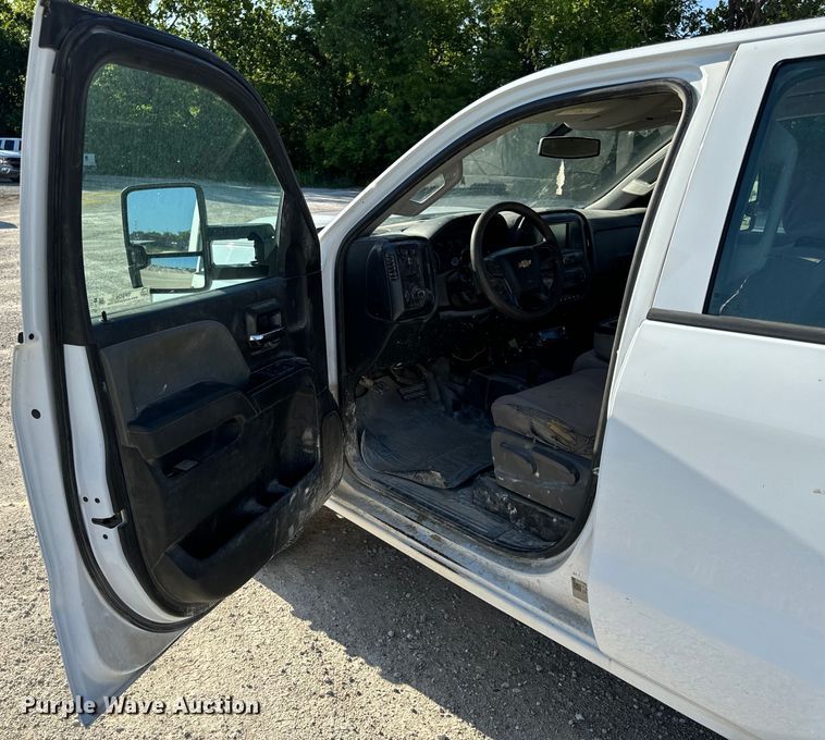 image for item OF9726 2018 Chevrolet  Silverado 3500 HD Crew Cab flatbed pickup truck