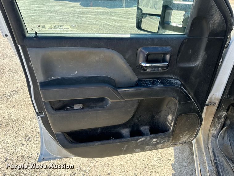 image for item OF9726 2018 Chevrolet  Silverado 3500 HD Crew Cab flatbed pickup truck