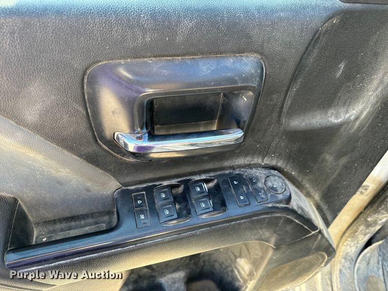 image for item OF9726 2018 Chevrolet  Silverado 3500 HD Crew Cab flatbed pickup truck