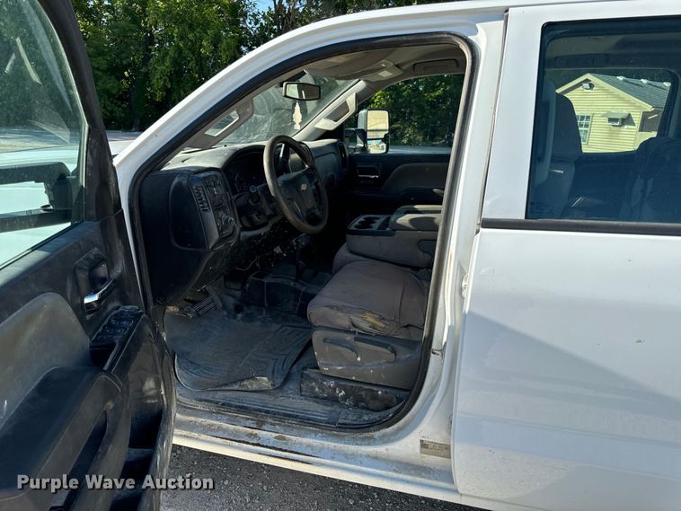 image for item OF9726 2018 Chevrolet  Silverado 3500 HD Crew Cab flatbed pickup truck