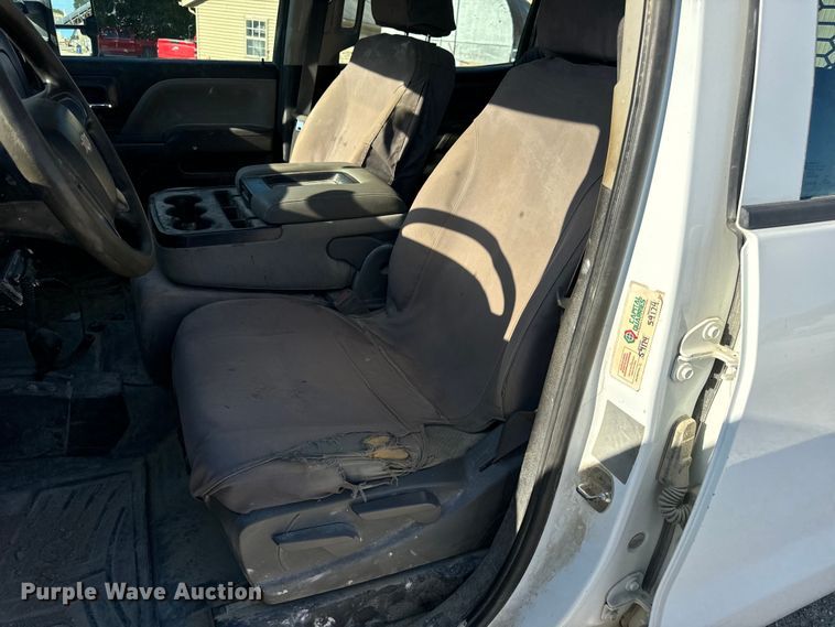 image for item OF9726 2018 Chevrolet  Silverado 3500 HD Crew Cab flatbed pickup truck